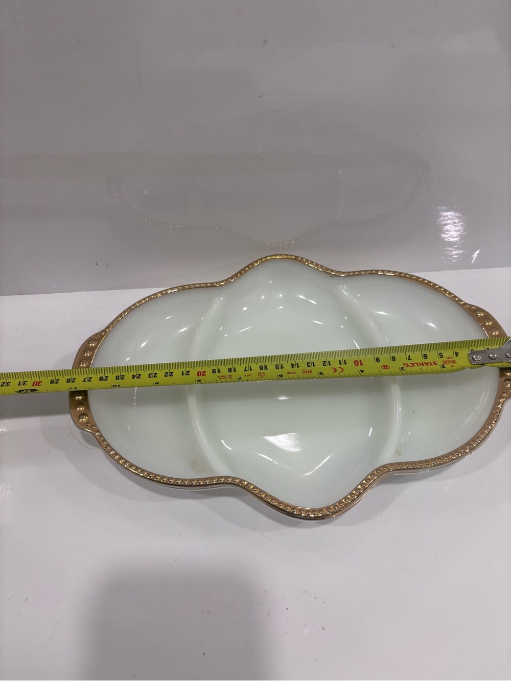 Vintage federal glass milk glass and gold divided tray made in USA relish tray - Picture 4 of 5